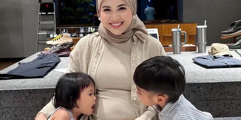 Hamil Anak Ketiga, Potret Kesha Ratuliu Pamer Baby Bump - Kecantikan Bumil Semakin Terpancar