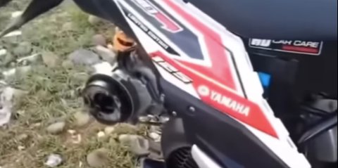 ⁠Kelakuan Maling Tak Punya Perasaan, Ditinggal Pemilik Memancing Sepeda Motor Malah Hilang Rodanya