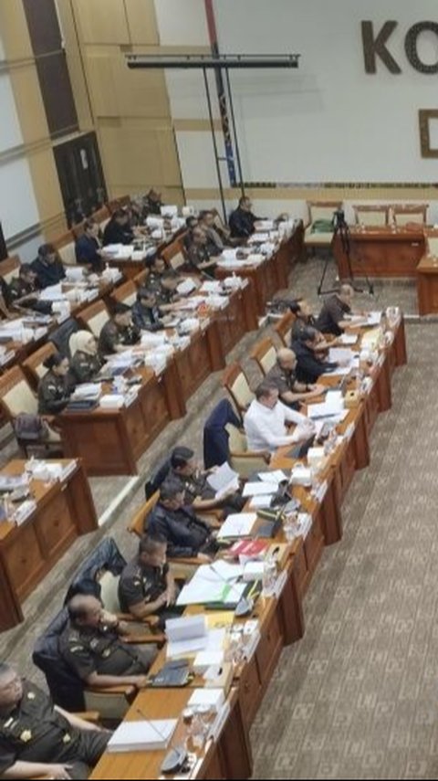 Rapat Baru Dibuka, Komisi III DPR Langsung Cecar Jaksa Agung soal Kejelasan Kasus Tom Lembong