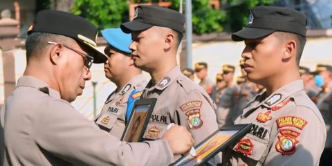 Tampang Dua Anggota Polres Jaktim Dipecat Gara-Gara Desersi hingga Narkoba