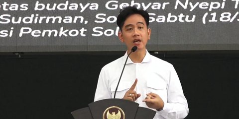 Telat Datang ke Acara PGI, Gibran Ngaku Banyak Sapa Warga untuk Bagi-Bagi Susu dan Buku