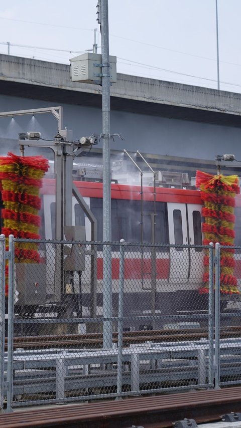 LRT Jakarta Ternyata Dicuci Otomatis Sambil Jalan, Begini Cara Kerja dan Penampakkannya