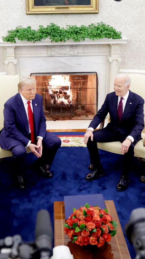 FOTO: Momen Donald Trump Temui Joe Biden di Gedung Putih, Ini yang Dibicarakan