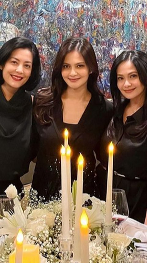 Potret Pesta Ultah Cut Tari Ke-47 Dirayakan Bareng Bestie, Penampilan Kian Stunning - Kompak Pakai Dress Code Hitam