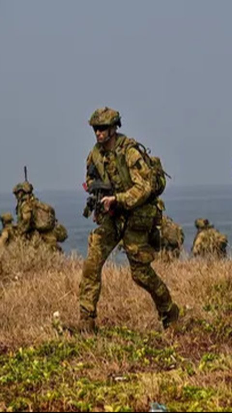 FOTO: Aksi Prajurit TNI dan Tentara Australia Lancarkan Operasi Amfibi Serbu Wilayah Musuh di Pantai Banongan