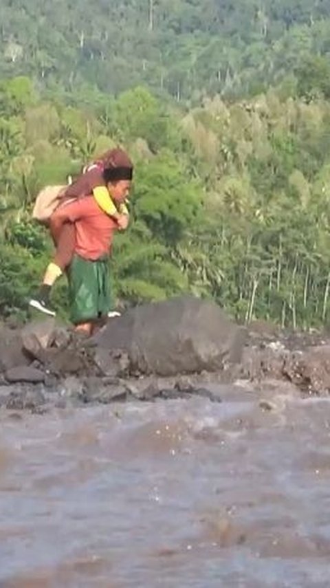 Material Banjir Lahar Semeru Tutup Jembatan Limpas, Aktivitas Warga Terganggu