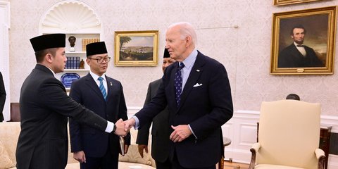 Momen Mayor Teddy Beri Hormat saat Dikenalkan Prabowo ke Joe Biden: I'm Cabinet Secretary