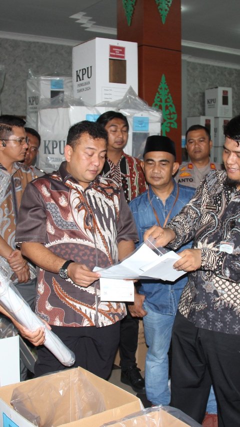 Ribuan Surat Suara Pilgub Riau Rusak