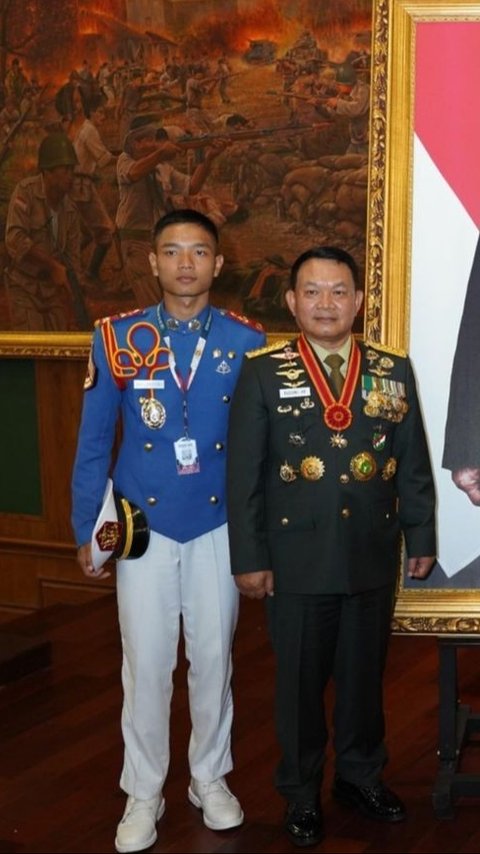 Potret Jenderal Dudung Bareng Keluarga di Acara Wisuda Purnawira Pati TNI AD, Putranya yang Taruna Akmil Bikin Salfok