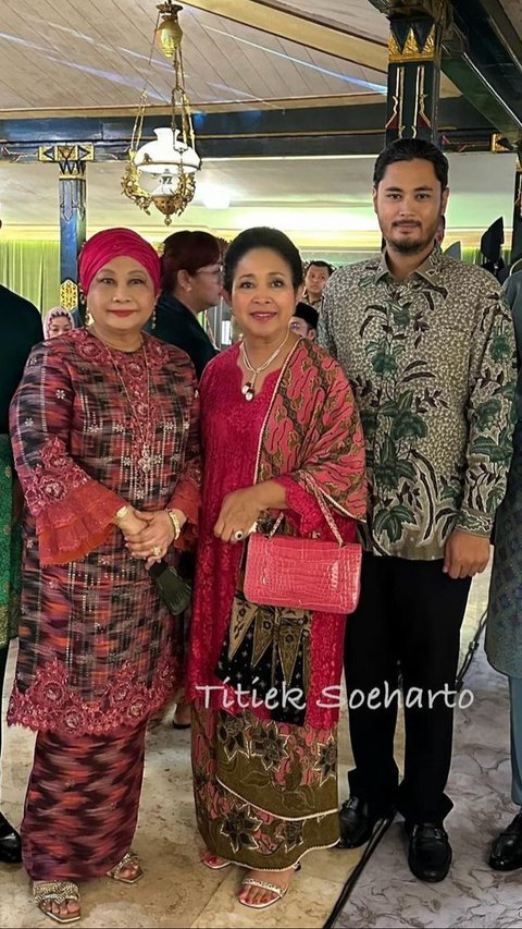 Anggun dan Elegan, Potret Titiek Soeharto Hadiri Pernikahan Anak Sultan Pahang Ditemani Keponakan Tampan