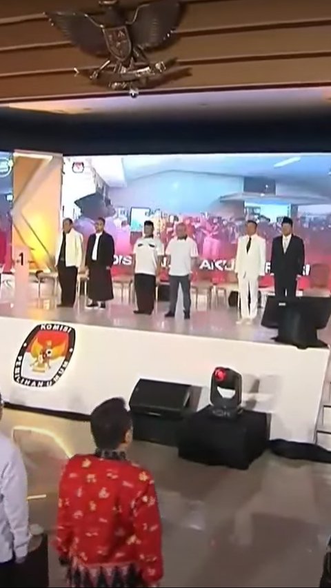 VIDEO: Kejutan! Cawagub Gita KDI Tutup Debat Beri Nyanyian 