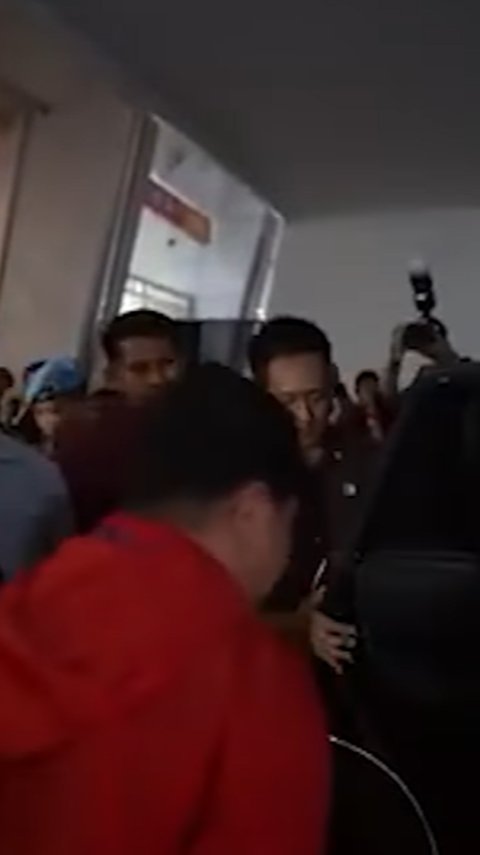 VIDEO: Momen Ketum PSSI Erick Thohir Membungkuk Minta Maaf ke Gibran Usai Indonesia Dibantai Jepang