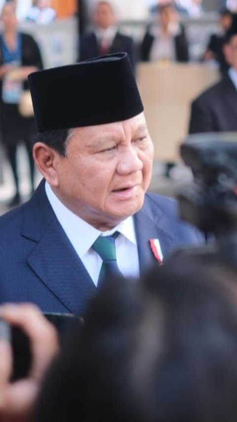 Aksi Sigap Mayor TNI Teddy Rapikan Syal Prabowo Depan Pemimpin Dunia di KTT APEC