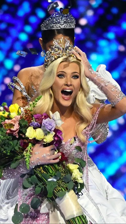 FOTO: Cantiknya Victoria Kjaer si 'Manusia Barbie', Wanita Denmark Pertama Raih Mahkota Miss Universe 2024