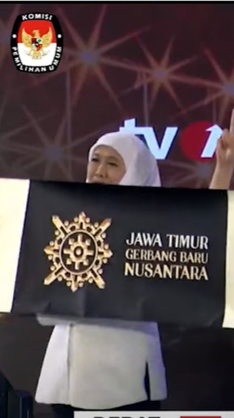 VIDEO: Kejutan Khofifah-Emil Bentangkan Spanduk di Debat Akhir, Pendukung Riu Bersorak