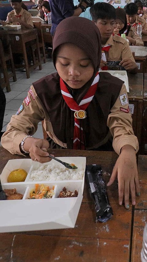 Program Makan Bergizi Gratis Bakal Gerus Dana Pendidikan, Penghasilan Guru Bakal Berkurang