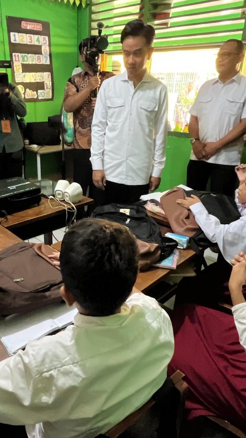 Ini Alasan Gibran Datang Telat saat Tinjau Makan Bergizi Gratis di SDN 15 Slipi