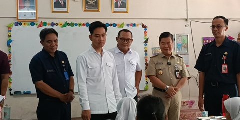 VIDEO: Sikap Kompak Siswa SD Sambut Gibran di Kelas saat Cek Uji Coba Makan Bergizi Gratis