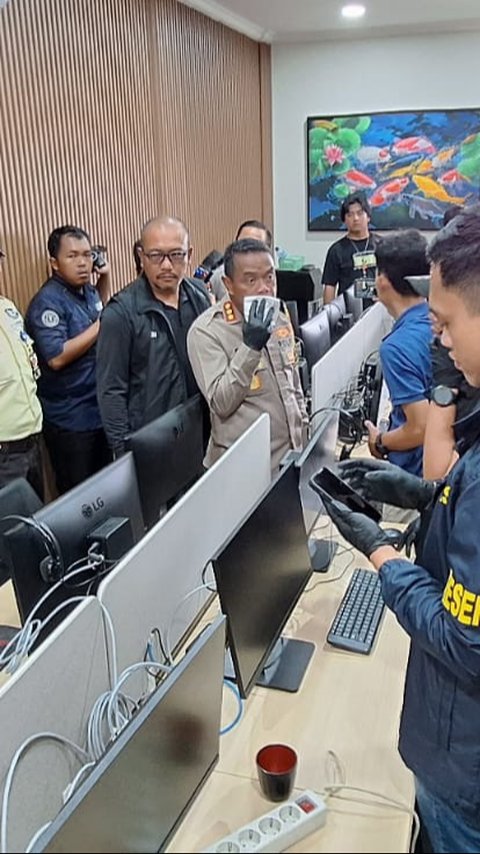 VIDEO: Fakta Polisi Terbaru Kasus Judi Online Pegawai Komdigi, Satu Buron Ditangkap, Uang & Aset Rp16 Miliar Disita