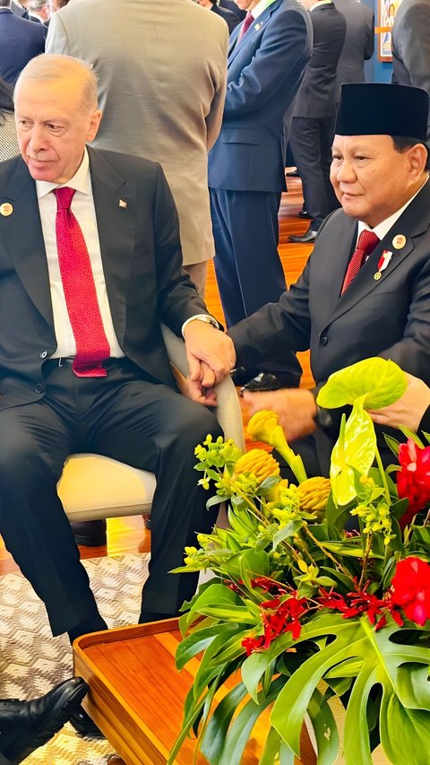 Momen Akrab Prabowo dan Erdogan di KTT G20 Brasil, Tangannya Sampai Digenggam Erat