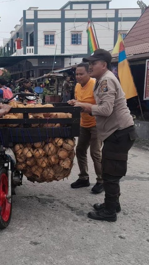 Pastikan Pilkada Aman, Personel Polri Datangi Satu per Satu Desa di Pelalawan