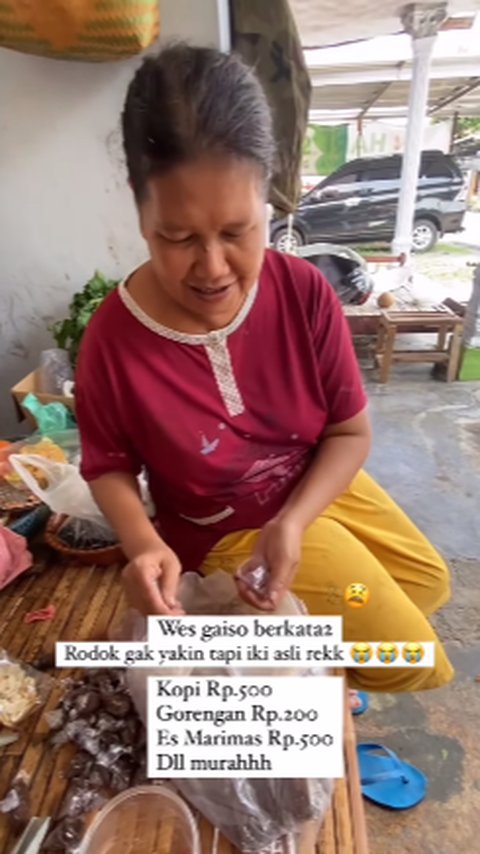 Pria Ini Syok Berat Tahu Harga Kopi & Gorengan Tak Lebih dari Seribu di Jombang, Netizen Gercep 'Pengen Borong'