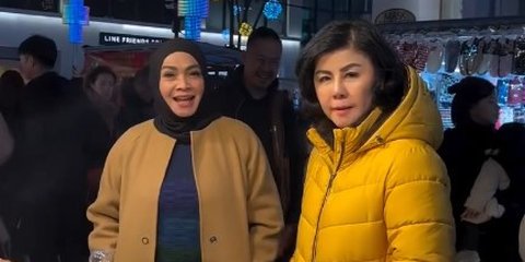 Duo Nenek Kece, Potret Rieta Amilia & Desiree Tarigan Liburan Bareng ke Korea - Berburu Aneka Jajanan Lezat