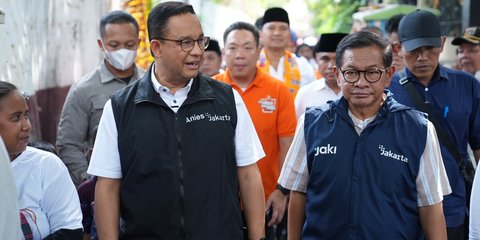 Pakai Rompi yang Sama, Anies Temani Pramono Blusukan di Kapuk