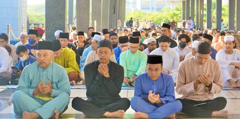 Malaysia Wajibkan Setiap Karyawan Dapat Waktu Istirahat 2 Jam Setiap Hari Jumat