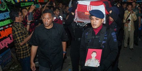 Kapolri Beri Kenaikan Pangkat Anumerta ke Almarhum AKP Ulil Ryanto