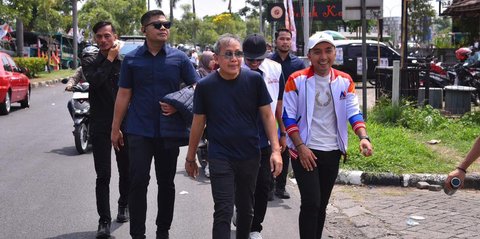 Wakil Ketua DPR RI Berjalan Kaki ke Lokasi Kampanye Akbar Aep-Maslani Imbas Jalan Dipadati Massa