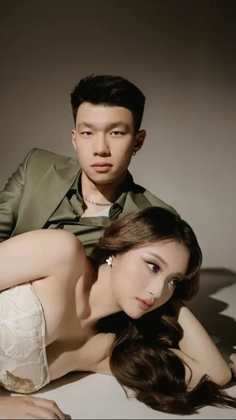 7 Potret Vior yang Lagi Viral di Media Sosial, Foto Bareng Pacar Jadi Sorotan