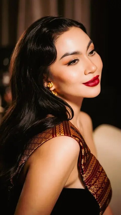 FOTO: Sederet Potret Ariel Tatum dengan Lipstik Merah Merona, Cantik Mempesona!