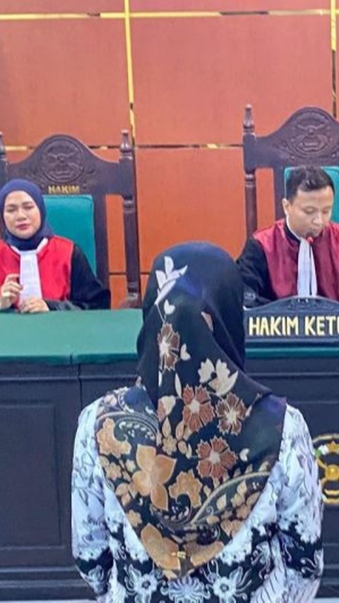 Guru Honorer Supriyani Divonis Bebas, Tangis Haru Keluarga dan Rekan Kerja Pecah di Ruang Sidang