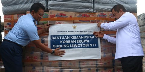 FOTO: Menteri Imipas Kirimkan Bantuan Kemanusiaan untuk Korban Erupsi Gunung Lewotobi Laki-Laki Pakai Hercules