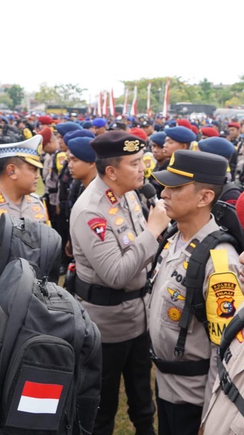 Dua Hari Jelang Pilkada Riau, Personel Gabungan Polri dan TNI Mulai Bergerak Amankan TPS