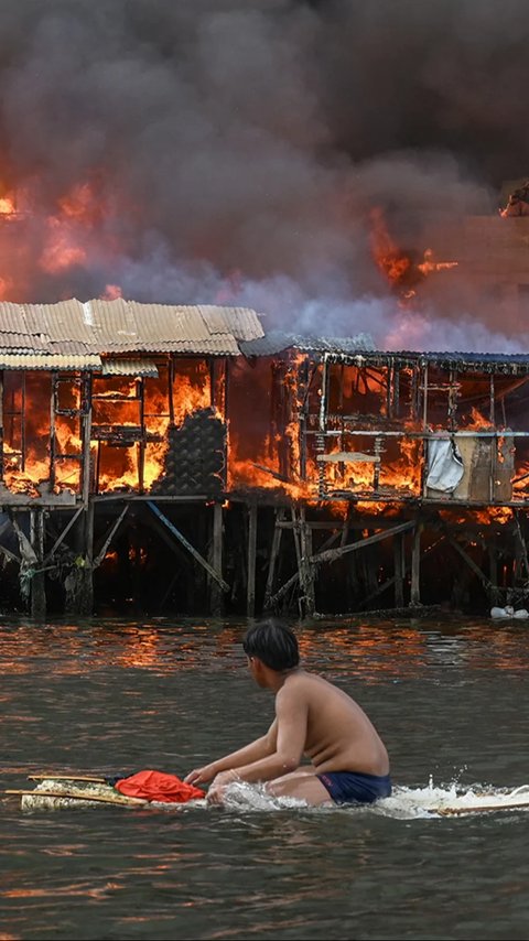 Manila Membara, Kebakaran Selama 8 Jam Hanguskan 1000 Rumah Kumuh