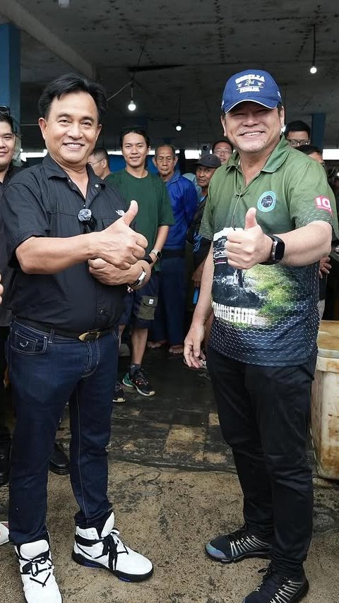 Gaya Keren Menko HAM Jalan-Jalan ke Pasar Ikan, Tak Disangka Bertemu Eks Bupati Adik Ahok