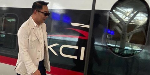 Tinggalkan Jakarta Pakai Whoosh, Ridwan Kamil Nyoblos di Bandung