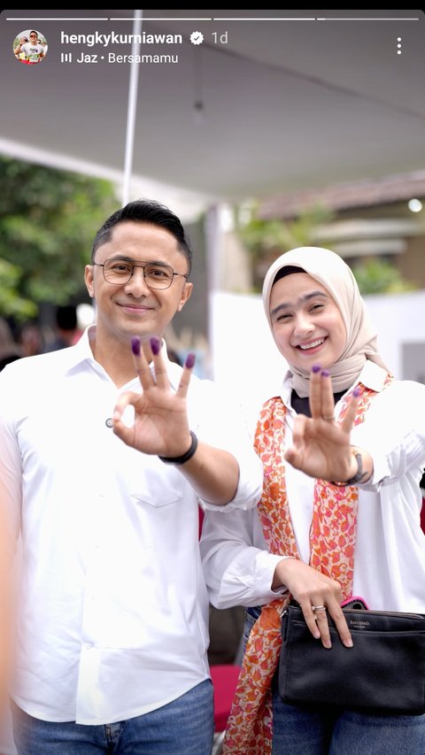 Kompak Putih-Putih, Hengky Kurniawan dan Istri Pamer Tiga Jari Bertinta