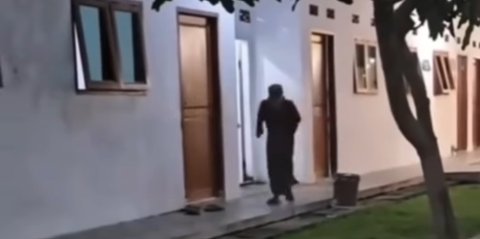 Kakek Tua Ini Tetap Semangat Berangkat ke Masjid Sambil Lari Meski Berusia Senja, Netizen ‘Beliau Tahu sedang Menuju Surga’