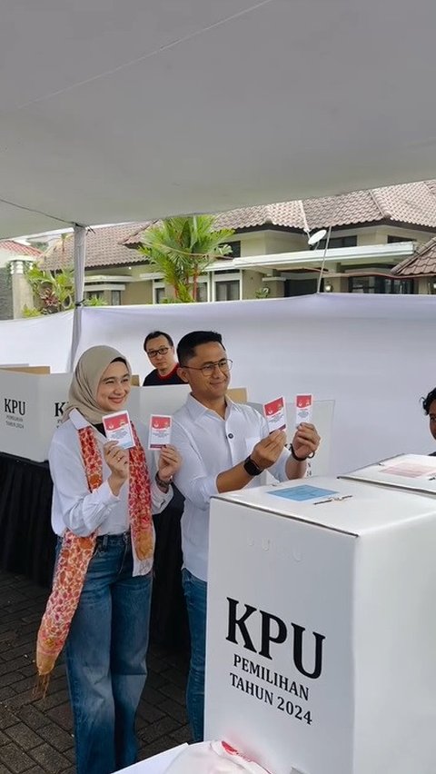 Sonya Fatmala Serukan Partisipasi Aktif Warga Bandung Barat di Pemilu Saat Temani Hengky Kurniawan Gunakan Hak Pilih