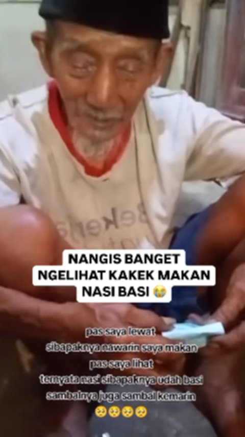 Momen Mengiris Hati Kakek Usia 105 Tahun Makan Nasi Basi, Lauknya Cuma Sambal Sisa Kemarin