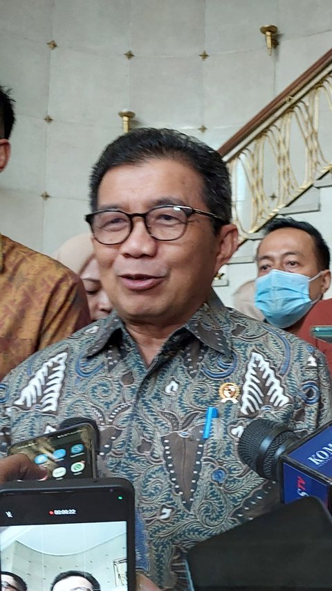 Danantara Segera Beroperasi, Muliaman Hadad Serahkan PP dan Perpres ke Mensesneg