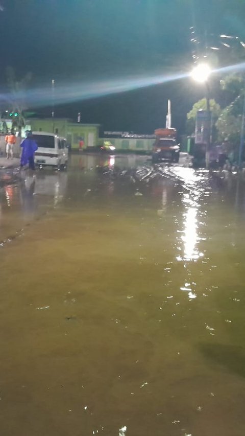 Hujan Deras Picu Banjir dan Tanah Longsor di Malang, Seorang Warga Tewas Terseret Arus