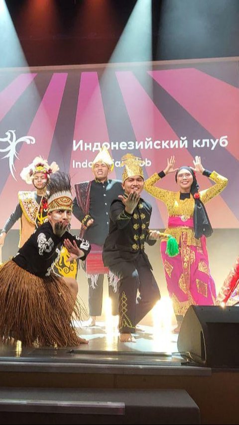 Saat Tarian Khas Nusantara 'Unjuk Gigi' di Festival Budaya di Moscow