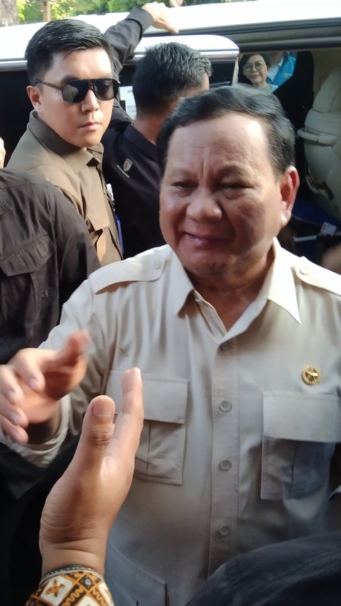 Ditemani Mayor Teddy, Prabowo Temui Jokowi di Solo