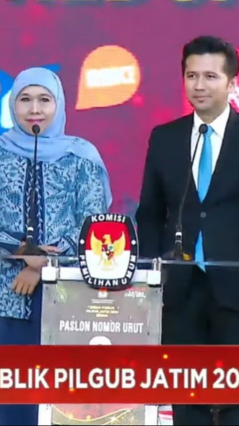 VIDEO: Emil Pamer Khofifah Gubernur Terbaik di Debat Pilgub, Arumi Beri Tanda 'Love'