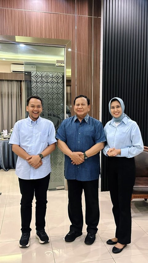 Prabowo Beri Semangat Pasangan Pilkada Solo Respati-Astrid