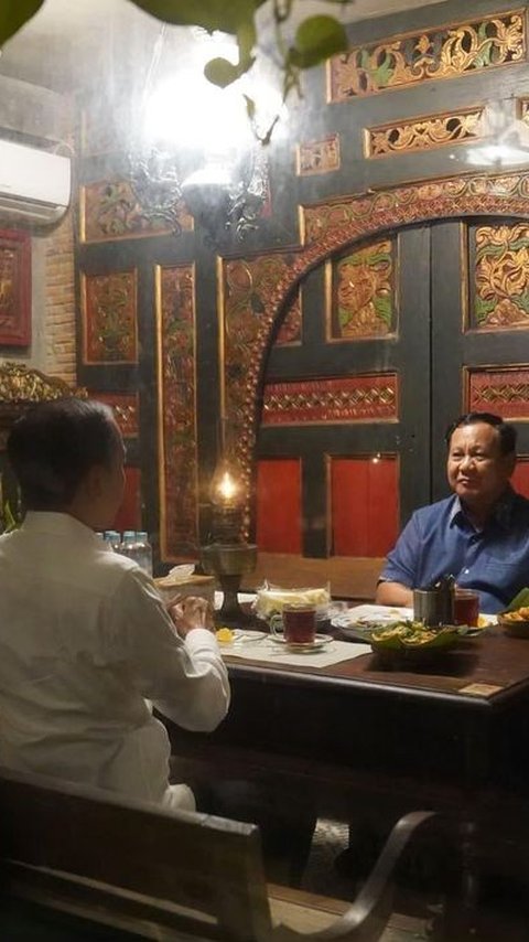 FOTO: Pertemuan Prabowo-Jokowi, ‘Kartu AS’ Ridwan Kamil di Pilkada Jakarta